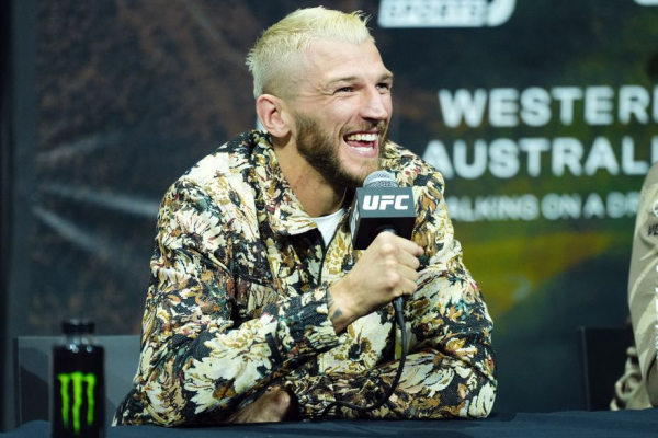 Арман Царукян — Дэн Хукер, карьера Хукера в UFC, статистика, рекорд, следующий бой, дата и время, Ислам Махачев, конфликт, скандал